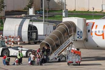 Volo Dubai-Tel Aviv, passeggeri in festa dopo attacco sventato