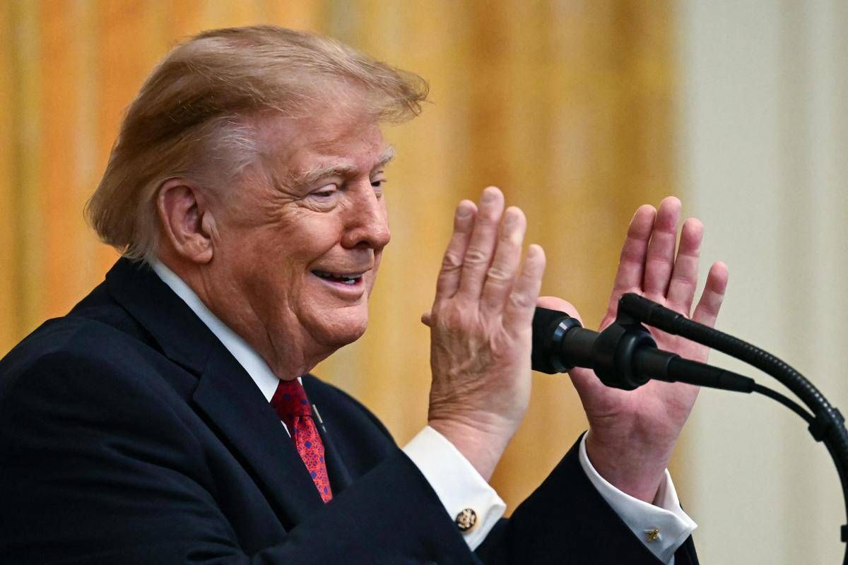 https://www.adnkronos.com/resources/02a9-21b7afb88cbb-640e6e2fd978-1000/format/huge/trump_mani_afp_3009.jpeg