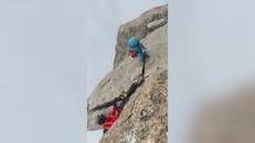 Due alpinisti bloccati sul Dente Gigante in Valle d'Aosta, le immagini dei soccorsi