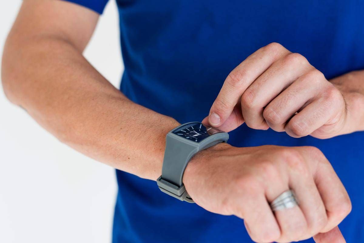 https://www.adnkronos.com/resources/02aa-21ba6e8d2dfc-9a8d5fd400e9-1000/format/huge/orologio_plastica_123rf.jpeg