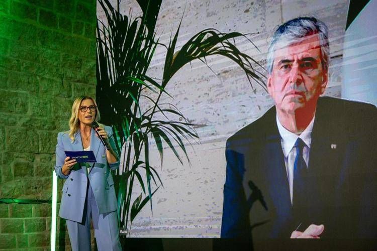 Il ministro del Turismo, Gianmarco Mazzi in video collegamento con Digithon 2026
