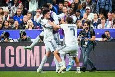 Gli azzurri festeggiano dopo il gol di Bastoni  - Ipa/Fotogramma 