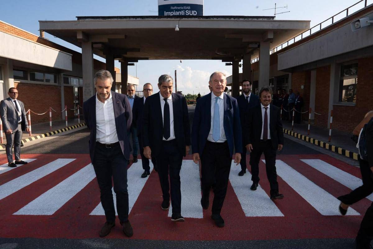 Urso visita la raffineria Isab-Ludoil