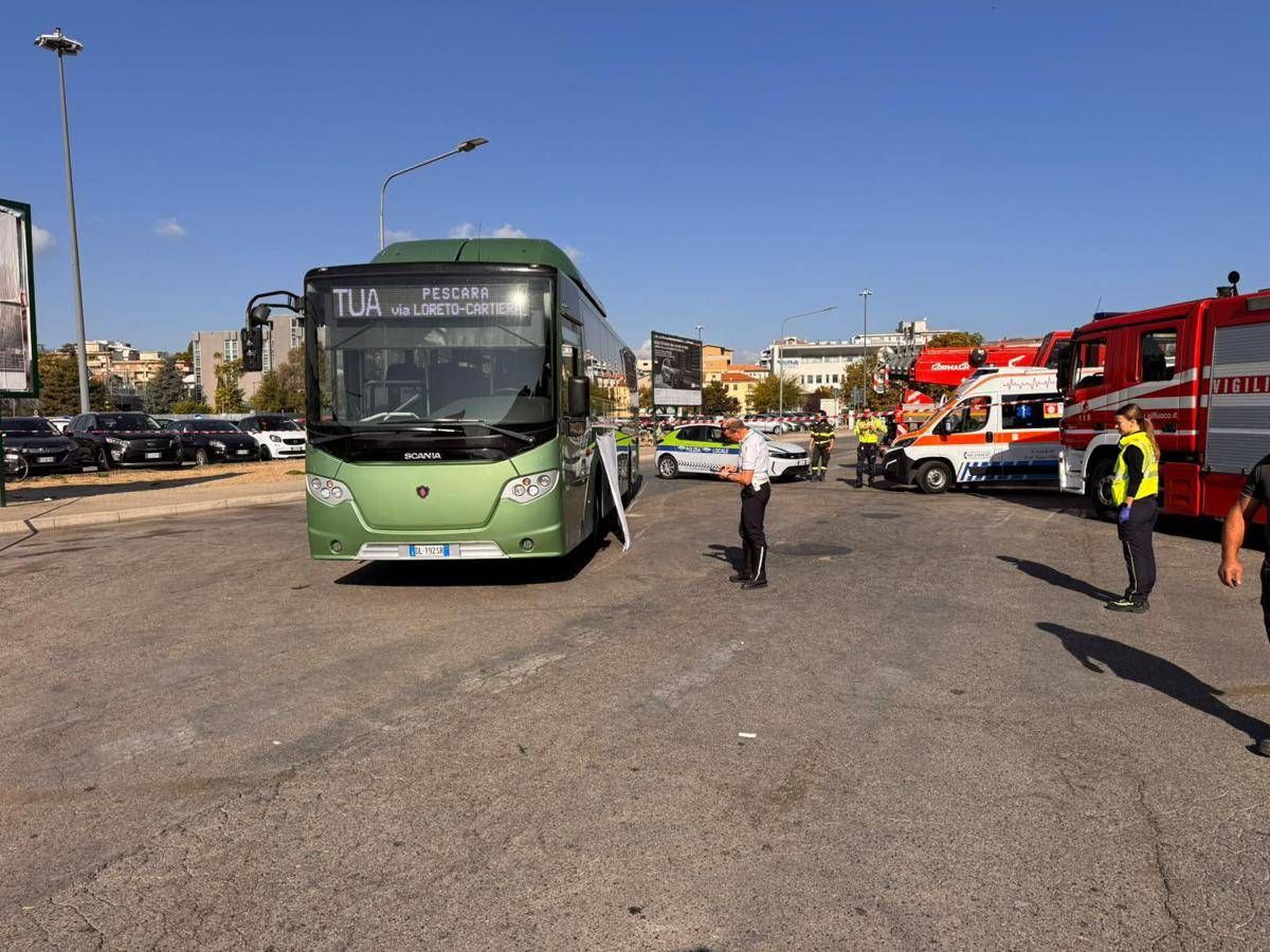 https://www.adnkronos.com/resources/02aa-21bed2e42b9f-a43a1a01e91b-1000/format/huge/pullman_pescara.jpeg