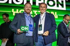 Il fondatore di Digithon Francesco Boccia con la startup Bio System Lab vincitrice dell'edizione 2026 del premio