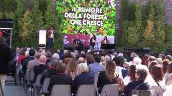 Festival Nazionale dell'Economia Civile: partecipazione femminile e premiazioni sul palco dell'ultima giornata