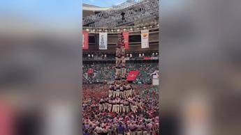 In Spagna la gara più grande al mondo di Castells, le celebri torri umane - Video