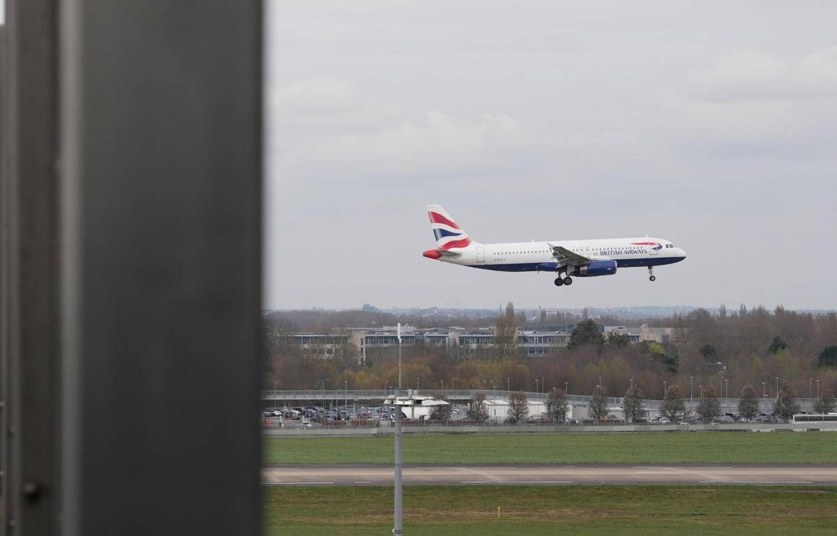 https://www.adnkronos.com/resources/02aa-21c16905df81-642461f16bac-1000/format/huge/britishairways_aereo_ipa_fg.jpeg