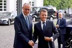 Il cancelliere tedesco Friedrich Merz (a sinistra) e il presidente francese Emmanuel Macron
 - Fotogramma/Ipa