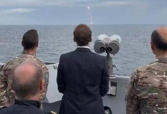 Francia, Macron assiste a lancio di prova missile intercontinentale da sottomari