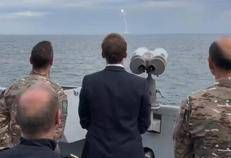 Macron assiste a lancio di prova missile intercontinentale