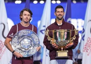 Djokovic torna a vincere: De Minaur si ritira e il serbo conquista per la settim