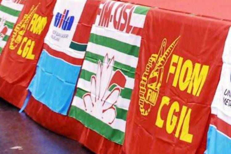 Uno striscione della Fiom Cgil - (Fotogramma)
