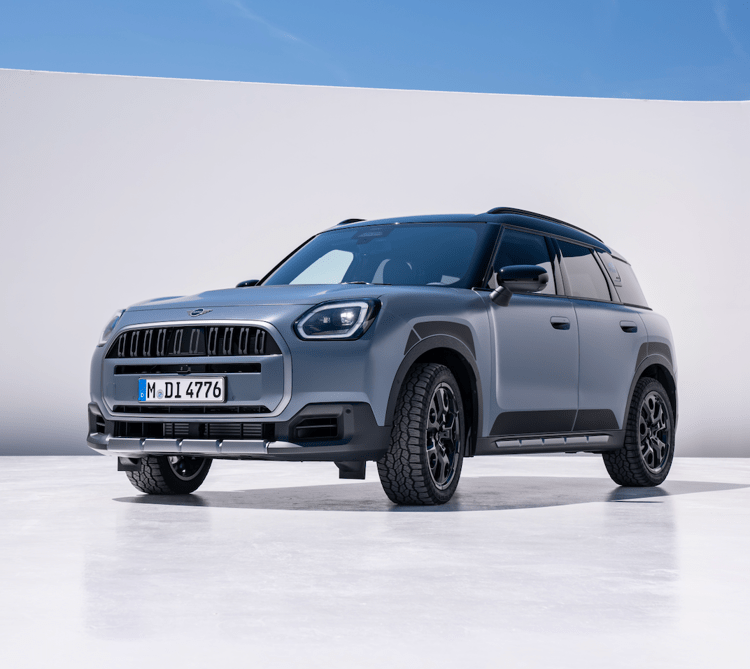 MINI celebra 25 anni in Italia, oltre 480mila vetture consegnate dal 2001