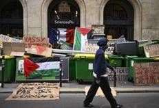 Liceo danneggiato in Francia - (Afp)