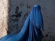 Una donna con il burqa - (Fotogramma)