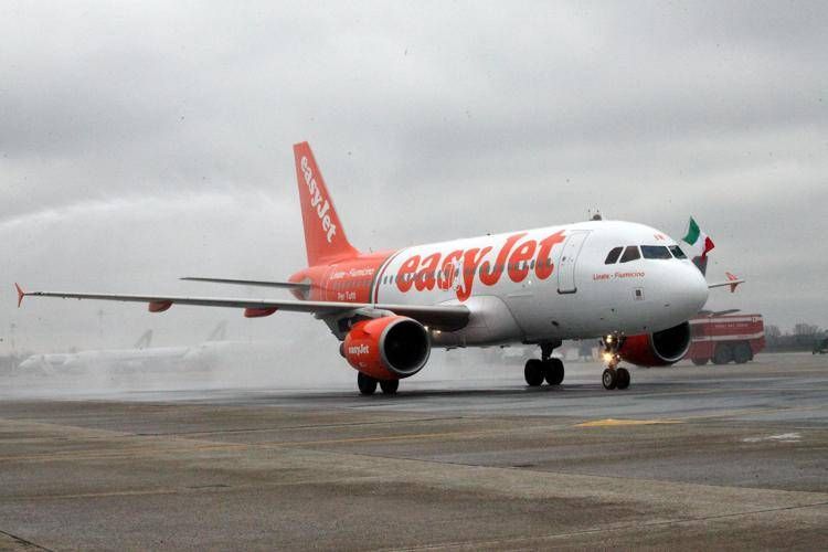 Un aereo Easyjet - FOTOGRAMMA
