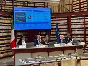 Matteo Del Fante, Ad di Poste, durante l'evento alla Camera promosso dalla Commissione di vigilanza sulla Cassa Depositi e Prestiti. Accanto a lui, al centro, l'Ad di Cdp Dario Scannapieco. 