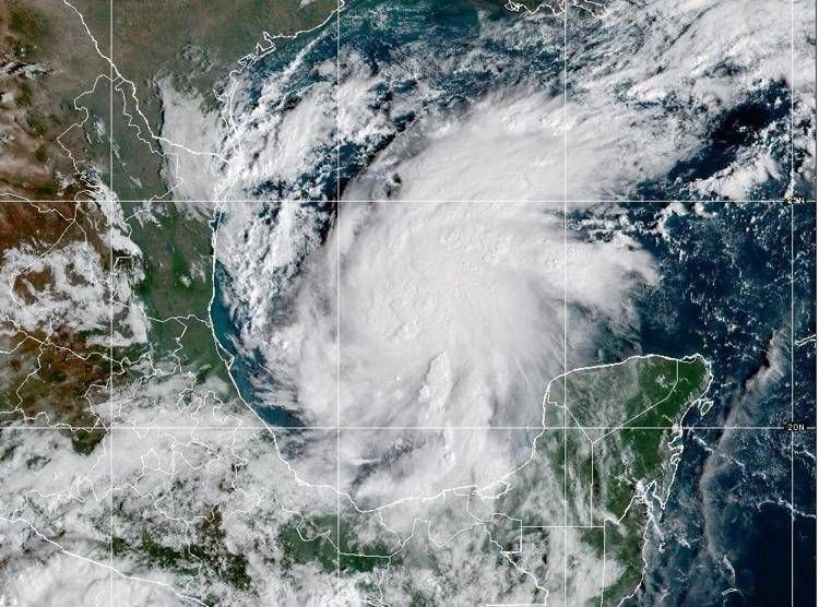 Uragano  Isaias - (Noaa)