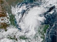 Uragano  Isaias - (Noaa)