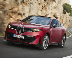 Nuova BMW iX4: fino a 828 km di autonomia e 612 CV per il SUV coupé elettrico
