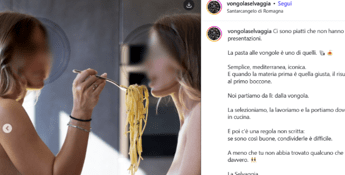 Donne nude per vendere vongole, azienda ittica italiana cacciata da una fiera in Spagna