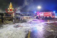 Firenze, incendio in deposito Autolinee Toscane