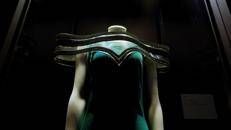 Dagli abiti de 'Il diavolo veste Prada 2' alla tunica di Hopkins, costumi di scena in mostra a Cinecittà - Video