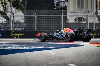F1, Verstappen in pole nella Sprint del Gp di Singapore ma è a rischio penalità