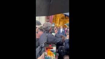 Bechis e Cardinaletti sposi, il matrimonio e il primo bacio tra marito e moglie - Video
