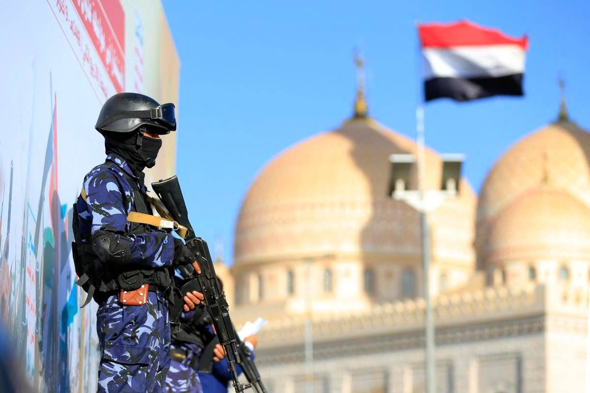 Arabia Saudita, gli Houthi attaccano ancora: colpito l’aeroporto di Riad
