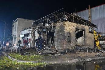 Ucraina, attacco missilistico russo su Kharkiv: 3 morti. Il giallo della tregua energetica tra Mosca e Kiev