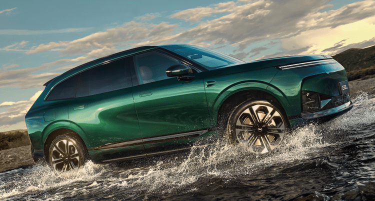 Debutta il SUV XPENG G9L al Salone di Parigi