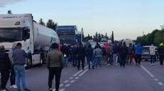 Il blocco sulla statale 106