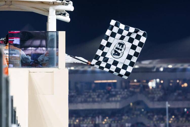 Bandiera a scacchi all'arrivo di un Gp - Ipa