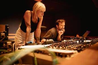 Cesare Cremonini svela 'Amateur': nel nuovo album anche Fabri Fibra, Malika Ayane e il misterioso SIG