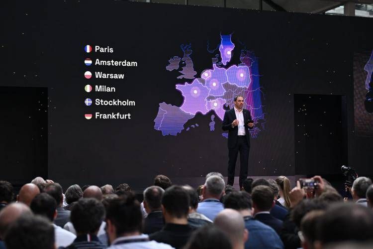 Damien Lucas, ceo di Scaleway, durante un keynote della conferenza ai-Pulse 2026, a Parigi - Courtesy of Scaleway/Gruppo Iliad