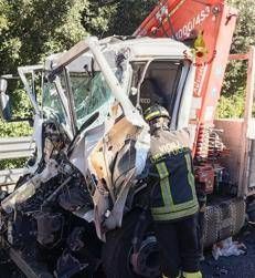 Incidenti, scontro tra due mezzi pesanti su A1 vicino Roma: un ferito