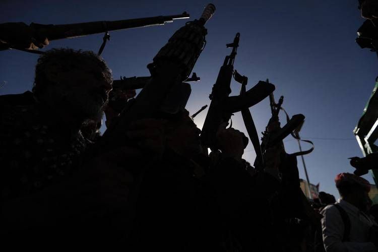 Sostenitori degli Houthi - (Afp)