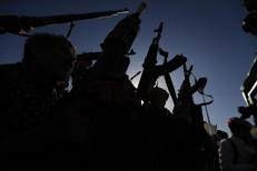 Sostenitori degli Houthi - (Afp)