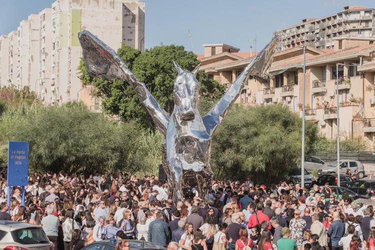 Inaugurazione nel quartiere Librino di Catania, della statua “Pegaso, il cavallo alato” dell'artista Antonello Bonanno Conti - (Adnkronos)