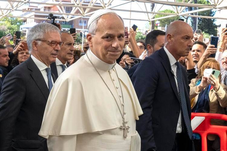 Papa Leone all'arrivo al Gemelli - (Ipa)