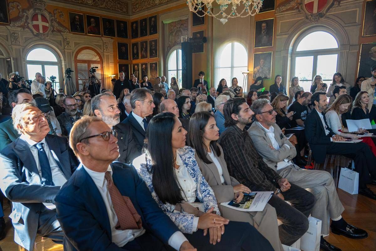 'A mano a mano' la nuova campagna di Intesa Sanpaolo