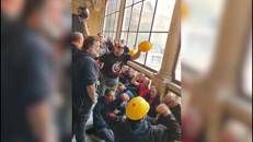 Ex Ilva, operai occupano prefettura di Genova al grido: 