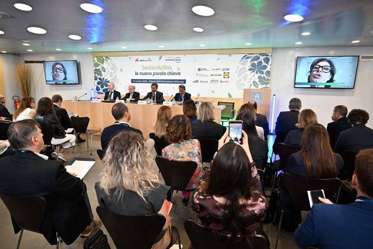 Un momento dell'intervento - (Foto Adnkronos)