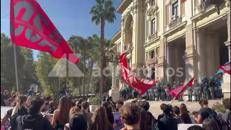 Sciopero scuola, a Roma fumogeni e bombe carta davanti Ministero Istruzione: 