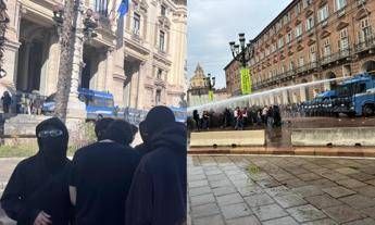Le immagini delle proteste a Roma (sinistra) e Torino (destra) - (AdnKronos)
