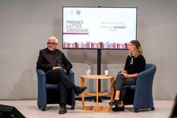 (Lo scrittore e antropologo indiano Amitav Ghosh - ufficio stampa del Premio Grinzane Lattes)