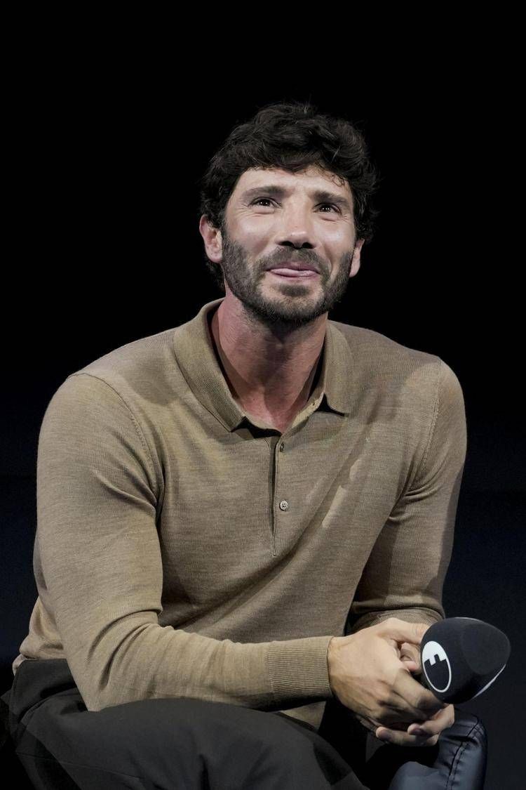 'Sarà Sanremo' anticipato all’11 dicembre, De Martino presenta i sei artisti in gara per un posto tra i Campioni