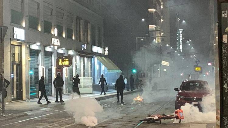 Milano, scontri e saccheggi. L'identikit dei violenti: giovanissimi, italiani e stranieri